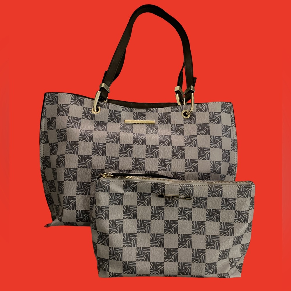 USED ONCE! LIKE BRAND NEW! STEVE MADDEN BLIVIA TOTE BAG WITH MATCHING WRISTLET